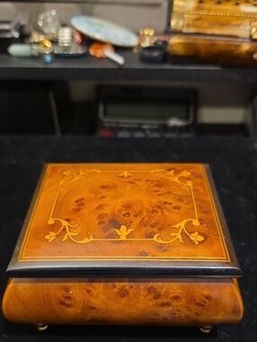 Wood Grain Jewelry Box – Brown Decorative Keepsake